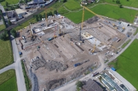 Construction site during pile works; Simultaneous operation of three CFA units; (c) Julius Blum GmbH